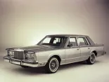 Lincoln Town Car 1 покоління, седан (1980 - 1989)