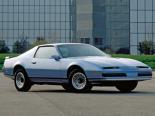 Pontiac Firebird 3 покоління, рестайлінг, хэтчбек 3 дв. (1985 - 1990)