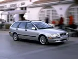 Volvo V40 (VW10, VW14, VW17, VW26, VW27, VW29, VW70, VW78) 1 покоління, рестайлінг, універсал (2000 - 2004)